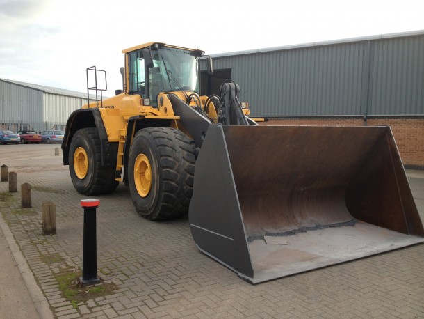 VOLVO VOLVO L220 WHEEL LOADER USED