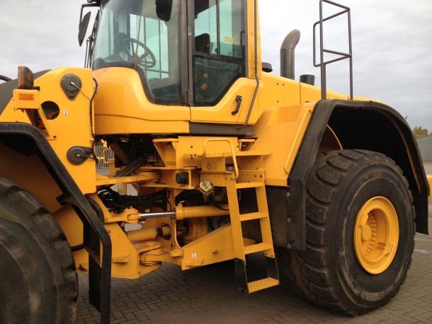 VOLVO VOLVO L220 WHEEL LOADER USED