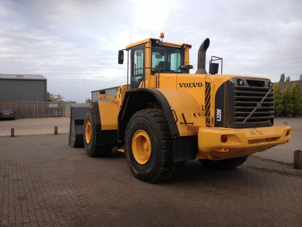 VOLVO VOLVO L220 WHEEL LOADER USED